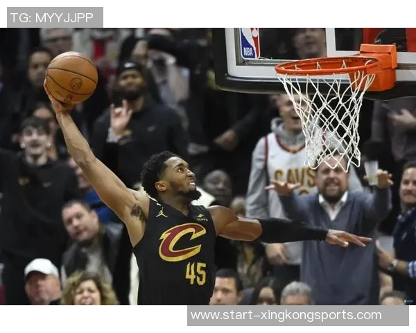 米切尔第三节火力全开单节砍下16分并贡献3抢断助力球队表现出色