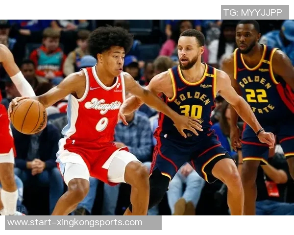 卡梅隆托马斯半场表现抢眼10投6中贡献18分3篮板6助攻1抢断